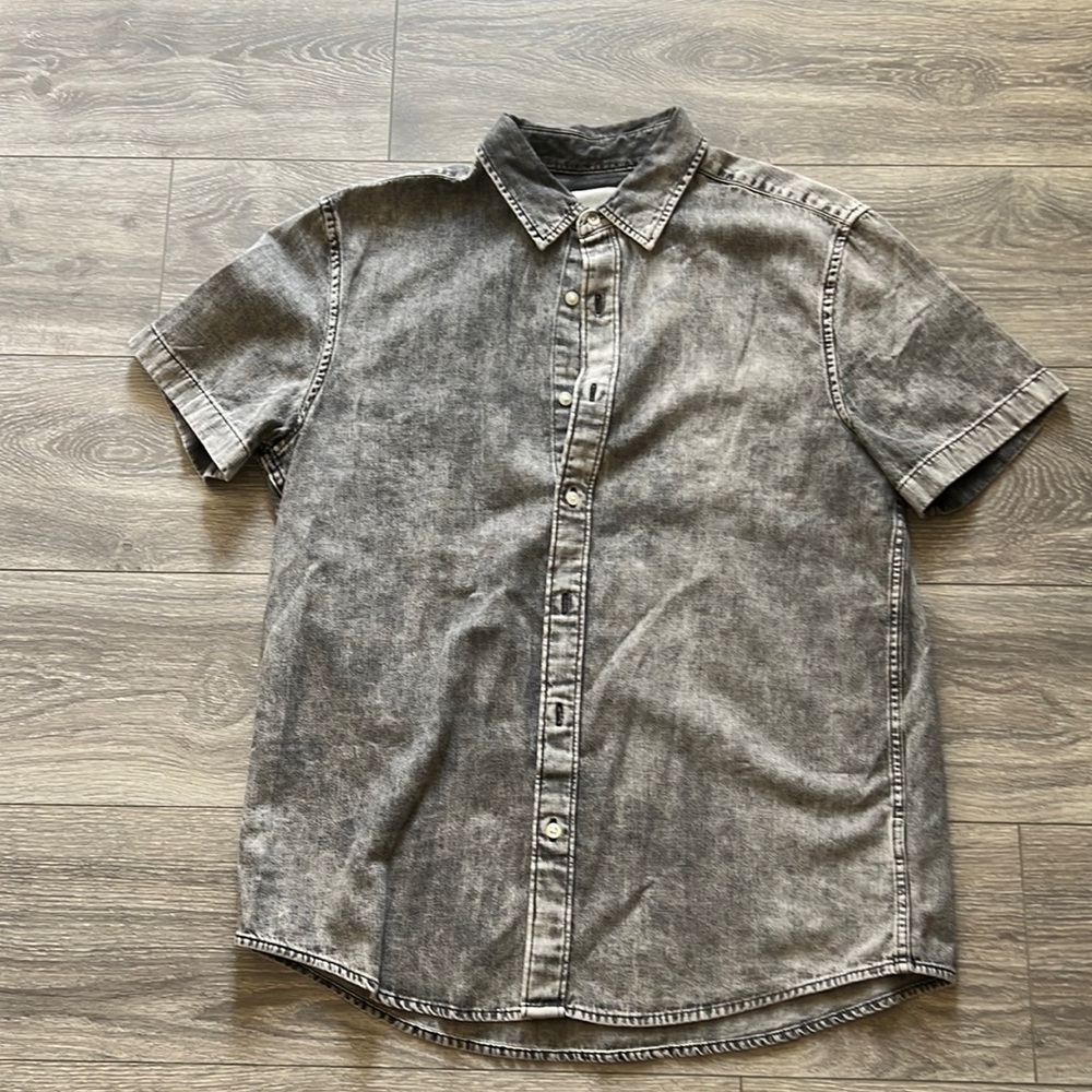 American eagle chambray mineral wash button down size large